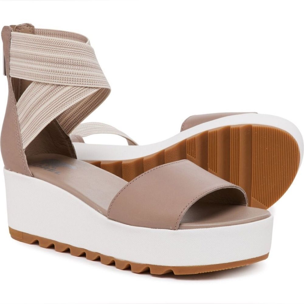 Sorel Cameron Flatform Ankle Strap Sandals in Taupe. 9.5